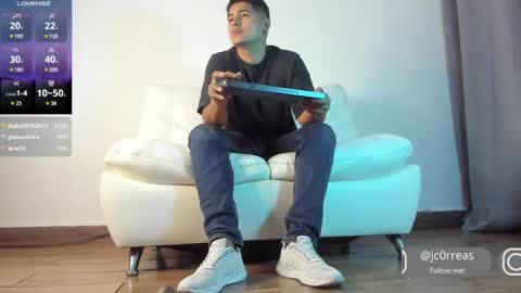 Snapshot of _juanes__ chatting on 24, 2, 2025 _juanes__ online show from 24, 2, 2025