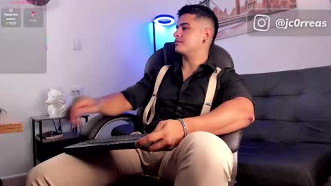 Snapshot of _juanes__ chatting on 27, 11, 2025 _juanes__ online show from 27, 11, 2025