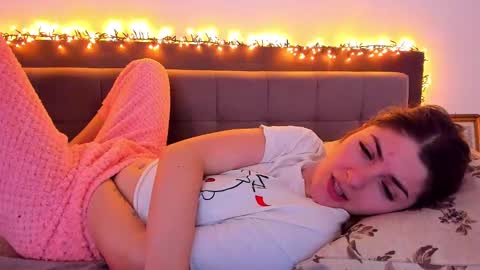 _just_a_simple_girl online show from 19, 2, 2025