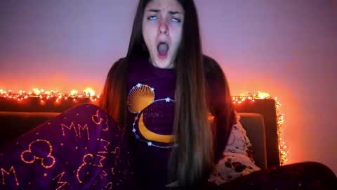 _just_a_simple_girl online show from 28, 2, 2025