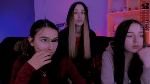 _kellykitten_ online show from 10, 4, 2026