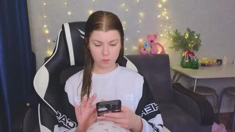 Snapshot of _kirieshka chatting on 5, 1, 2026 Molly Emily online show from 5, 1, 2026