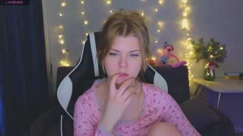 Snapshot of _kirieshka chatting on 4, 2, 2026 Molly Emily online show from 4, 2, 2026