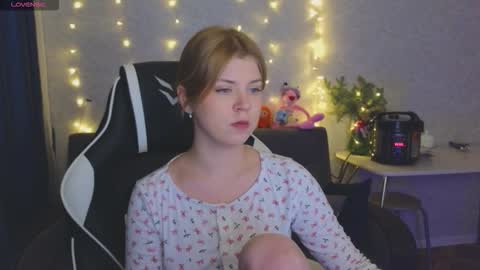 Snapshot of _kirieshka chatting on 5, 2, 2026 Molly Emily online show from 5, 2, 2026