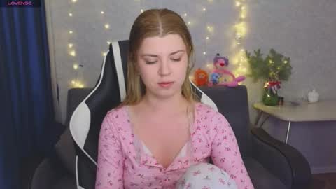 Snapshot of _kirieshka chatting on 6, 2, 2026 Molly Emily online show from 6, 2, 2026