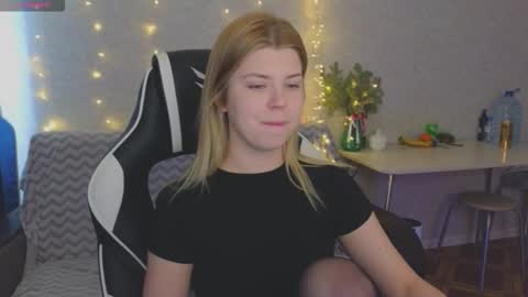 Snapshot of _kirieshka chatting on 27, 2, 2026 Molly Emily online show from 27, 2, 2026