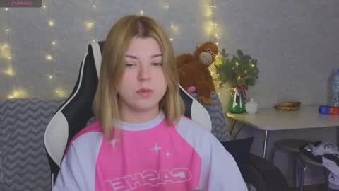 Snapshot of _kirieshka chatting on 28, 2, 2026 Molly Emily online show from 28, 2, 2026