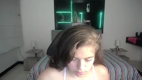 Snapshot of _kitten_1 chatting on 4, 1, 2025 _kitten_1 online show from 4, 1, 2025