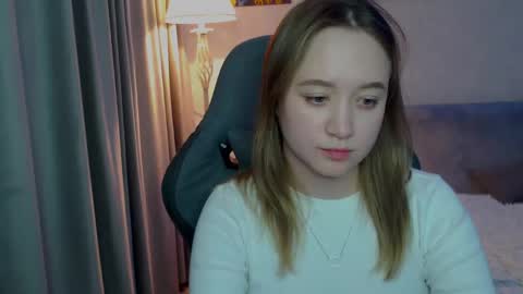 _lalune_ online show from 20, 2, 2025