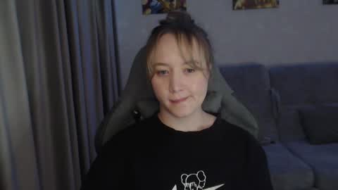 _lalune_ online show from 10, 3, 2025