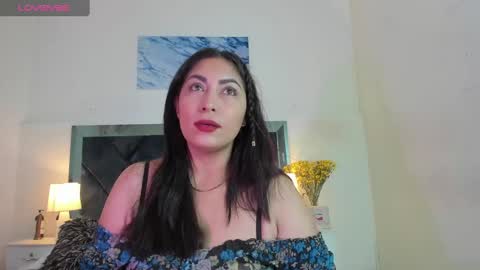 Lauralove online show from 26, 2, 2025