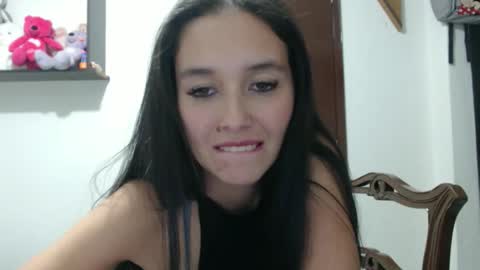 Snapshot of _laureneyes chatting on 4, 12, 2025 Lauren 3 online show from 4, 12, 2025