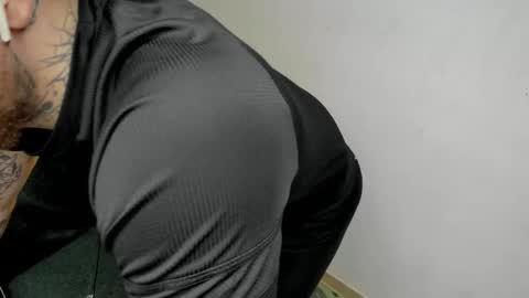 Snapshot of _layne chatting on 12, 11, 2025 Layne online show from 12, 11, 2025