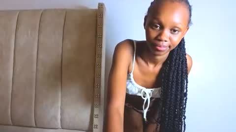 Snapshot of _littlevenus chatting on 11, 11, 2025 Littlevenus online show from 11, 11, 2025