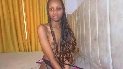 Snapshot of _littlevenus chatting on 19, 11, 2025 Littlevenus online show from 19, 11, 2025