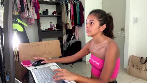 Little Wolfie online show from 1, 3, 2025