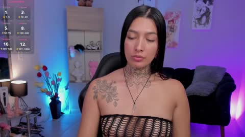  Laura  Independent Model  online show from 20, 1, 2025