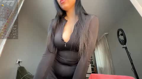 Snapshot of _lovelycurves_ chatting on 1, 10, 2025 Mary online show from 1, 10, 2025