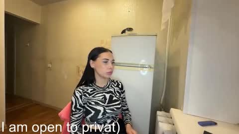 Snapshot of _lovelycurves_ chatting on 9, 10, 2025 Mary online show from 9, 10, 2025