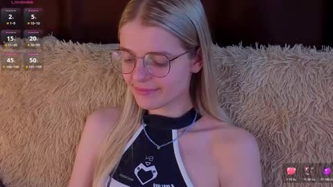 Snapshot of _luckybet_ chatting on 17, 11, 2025 Monica online show from 17, 11, 2025