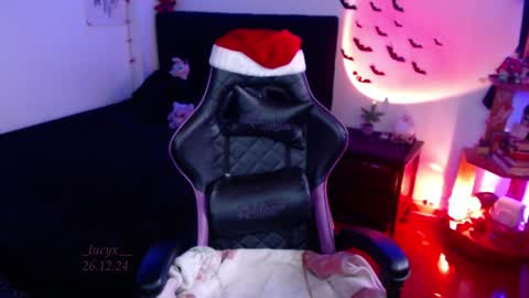 Snapshot of _lucyx__ chatting on 26, 12, 2024 Queen. Help me reach 100 thumbs up online show from 26, 12, 2024