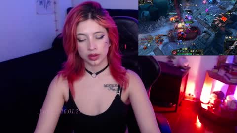 Snapshot of _lucyx__ chatting on 17, 1, 2025 Queen. Help me reach 100 thumbs up online show from 17, 1, 2025