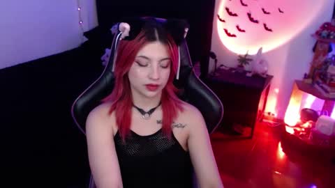 Snapshot of _lucyx__ chatting on 3, 2, 2025 Queen. Help me reach 100 thumbs up online show from 3, 2, 2025