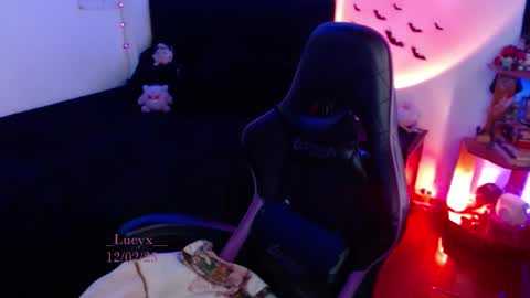 Snapshot of _lucyx__ chatting on 12, 2, 2025 Queen. Help me reach 100 thumbs up online show from 12, 2, 2025