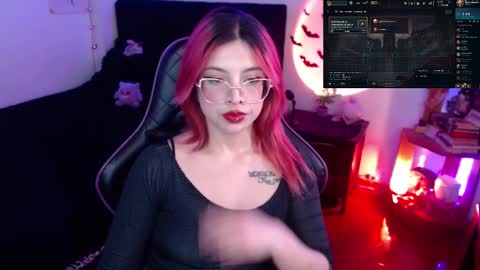 Snapshot of _lucyx__ chatting on 5, 3, 2025 Queen. Help me reach 100 thumbs up online show from 5, 3, 2025