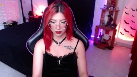 Snapshot of _lucyx__ chatting on 8, 9, 2025 Queen. Help me reach 100 thumbs up online show from 8, 9, 2025