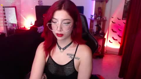 Snapshot of _lucyx__ chatting on 13, 9, 2025 Queen. Help me reach 100 thumbs up online show from 13, 9, 2025