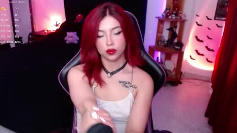 Snapshot of _lucyx__ chatting on 18, 9, 2025 Queen. Help me reach 100 thumbs up online show from 18, 9, 2025