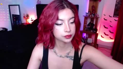 Snapshot of _lucyx__ chatting on 5, 10, 2025 Queen. Help me reach 100 thumbs up online show from 5, 10, 2025