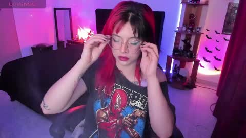 Queen.  Help me reach 100 thumbs up  online show from 23, 4, 2026