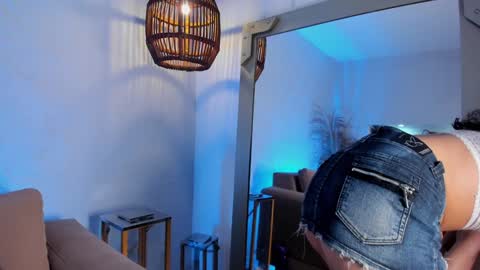  Luna  online show from 4, 1, 2025