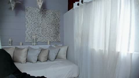  Luna  online show from 3, 2, 2025