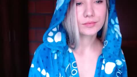 Snapshot of _lunablondie_ chatting on 4, 2, 2025 _lunablondie_ online show from 4, 2, 2025