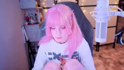 Snapshot of _mariko_ chatting on 16, 11, 2025 Mariko online show from 16, 11, 2025