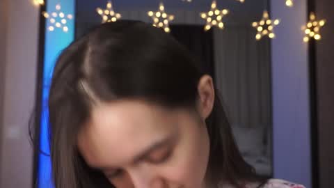  Gwen  online show from 19, 1, 2025