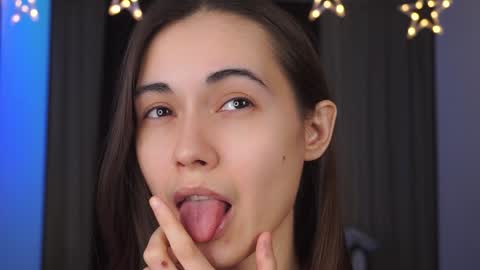  Gwen  online show from 26, 1, 2025