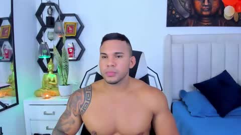 Snapshot of _matthew_santos_ chatting on 12, 10, 2025 _matthew_santos_ online show from 12, 10, 2025