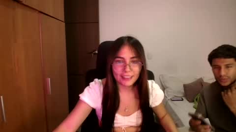 max and abby online show from 19, 6, 2026