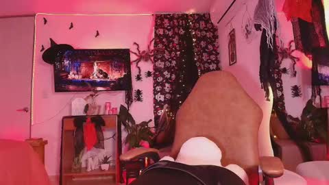 Snapshot of _megan_akbar chatting on 21, 10, 2025 Marce online show from 21, 10, 2025