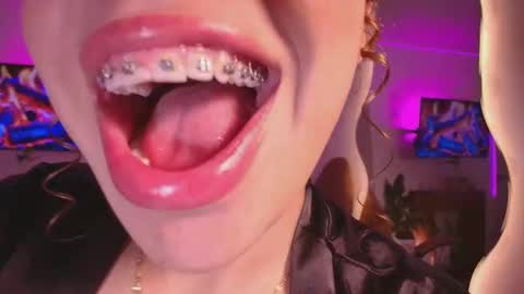 Snapshot of _megan_akbar chatting on 11, 11, 2025 Marce online show from 11, 11, 2025