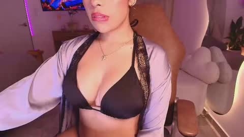 Snapshot of _megan_akbar chatting on 13, 11, 2025 Marce online show from 13, 11, 2025