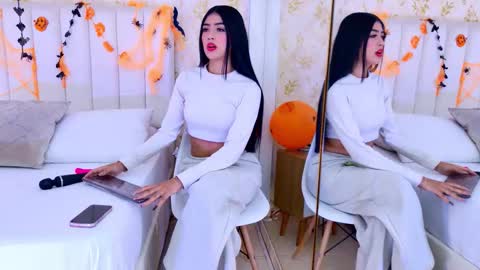 Mia Monroe online show from 27, 10, 2025