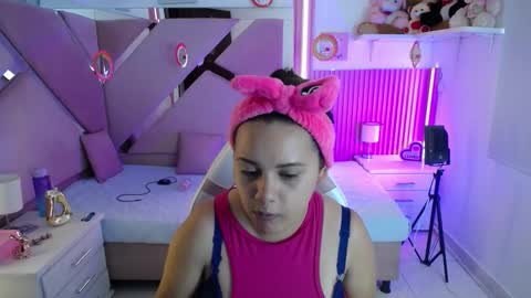  Mia  online show from 19, 12, 2025