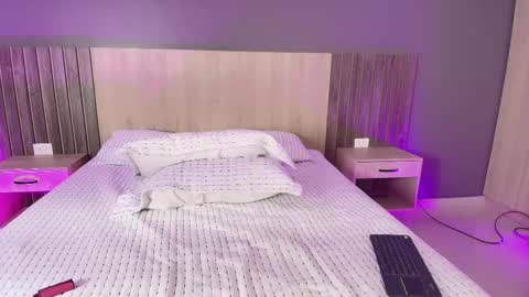 _miamiller_ online show from 13, 2, 2025