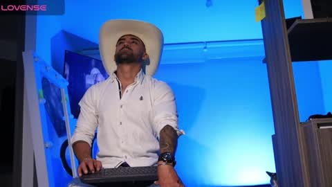 Snapshot of _mikestone chatting on 1, 1, 2025 soy mike online show from 1, 1, 2025