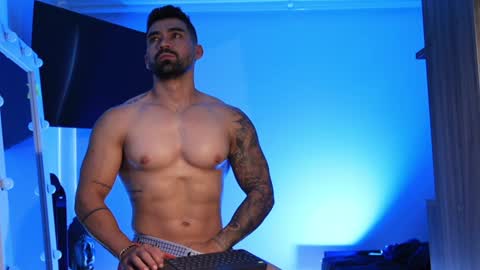 Snapshot of _mikestone chatting on 1, 2, 2025 soy mike online show from 1, 2, 2025